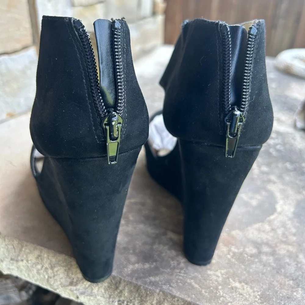 Carlos by Carlos Santana Brynn Black platform wedge sandal w/back zip Sz-10.  P‎